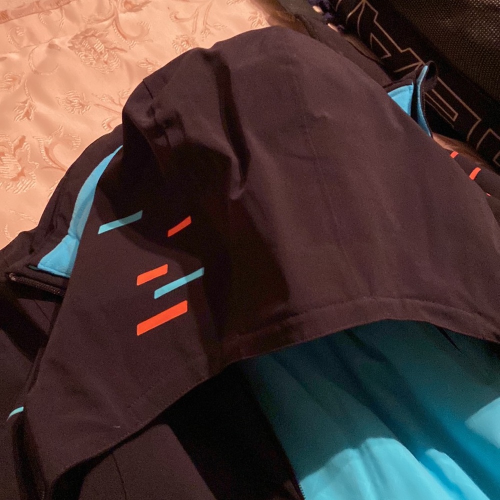 Spyder ladies (like new condition) ski jacket - Picture 6 of 13